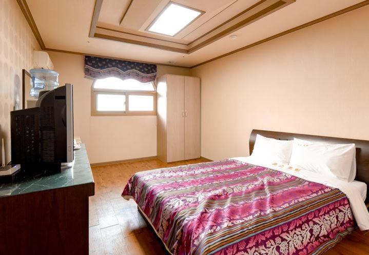 Hongcheon Resortel Exterior photo