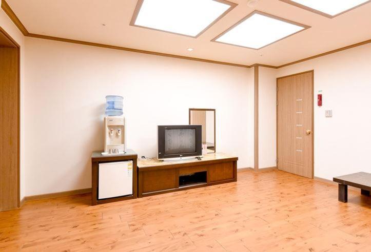 Hongcheon Resortel Exterior photo